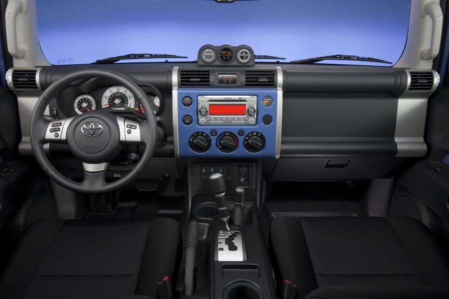  Toyota FJ Cruiser 2012 года  (фото 6 из 44)